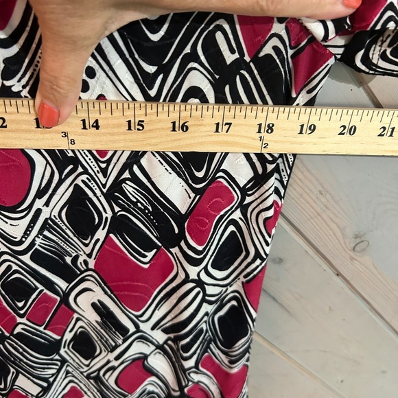 JM Collection Women's Abstract Print Short Sleeve V-Neck Top Size S - Picture 6 of 6